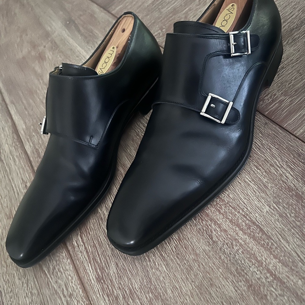 Men’s dress shoes